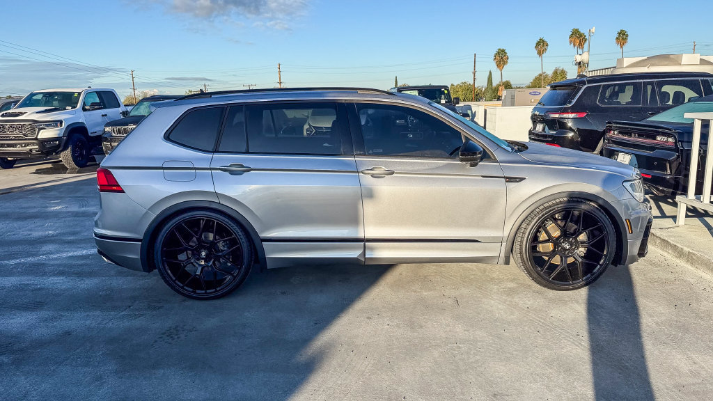Used 2021 Volkswagen Tiguan SE R-Line FWD image 13