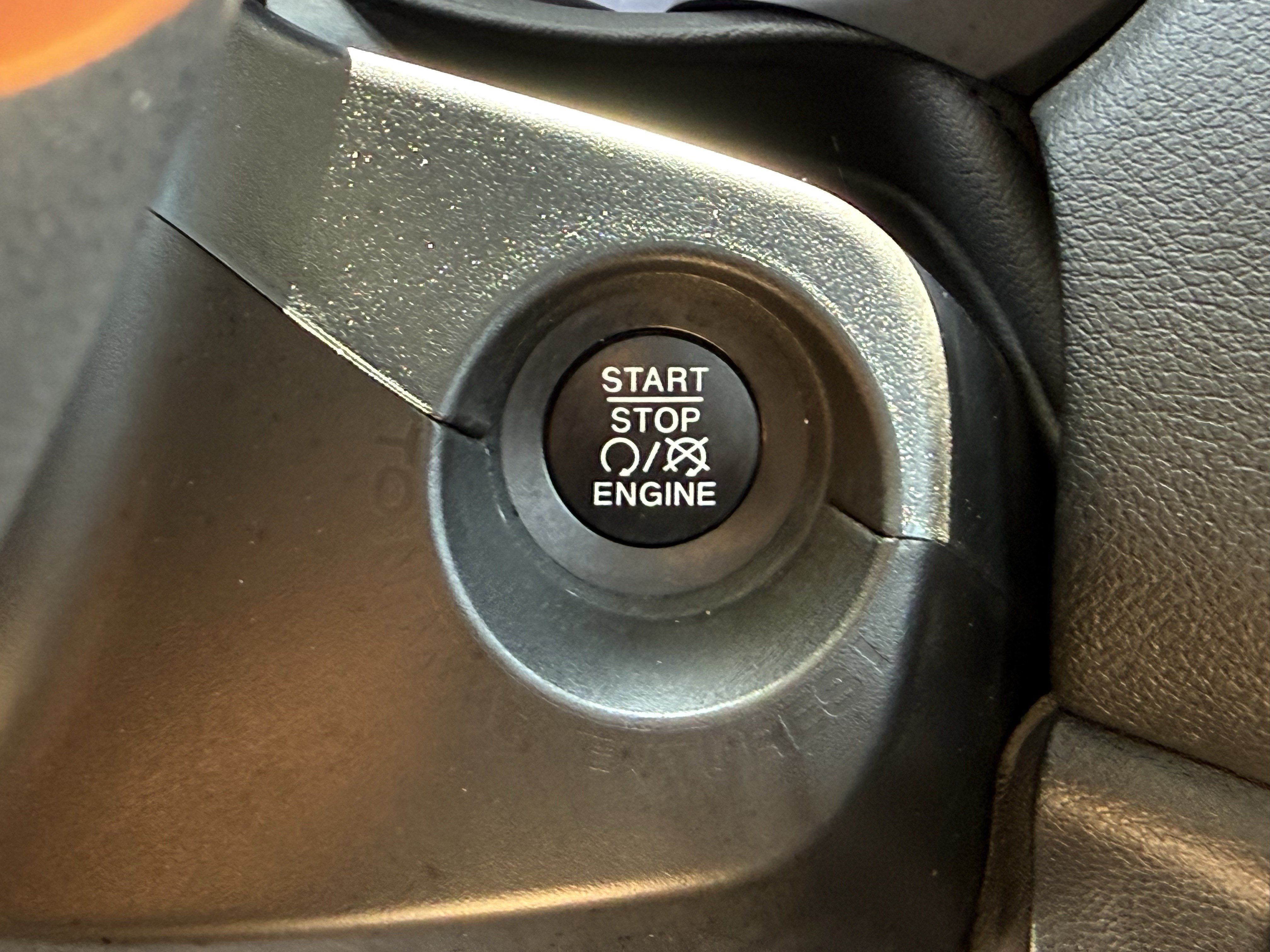Used 2021 Jeep Renegade Latitude FWD image 24