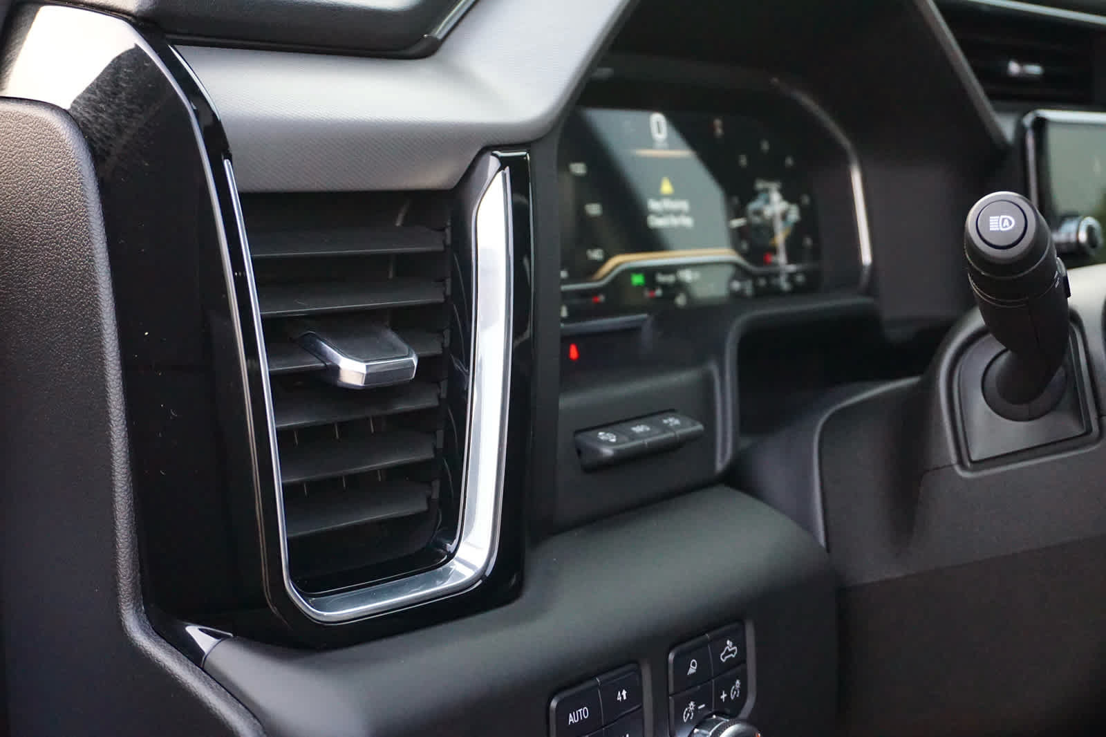Used 2025 GMC Sierra 2500 Denali w/ Denali Reserve Package AWD/4WD image 25