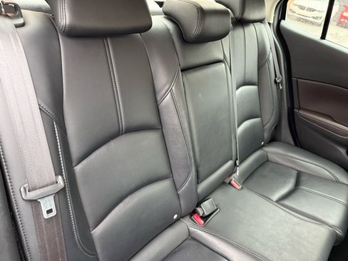 Used 2017 MAZDA MAZDA3 Touring image 8