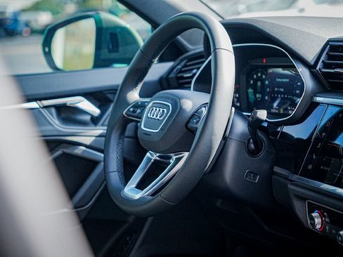 New 2025 Audi Q3 2.0T Premium image 30