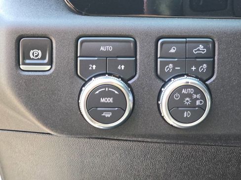 Used 2025 GMC Sierra 1500 SLT AWD/4WD image 31