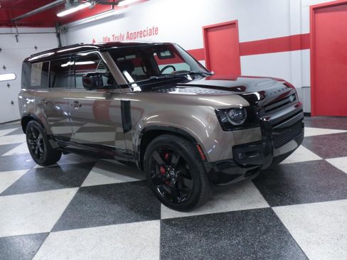Used 2023 Land Rover Defender 110 X image 3