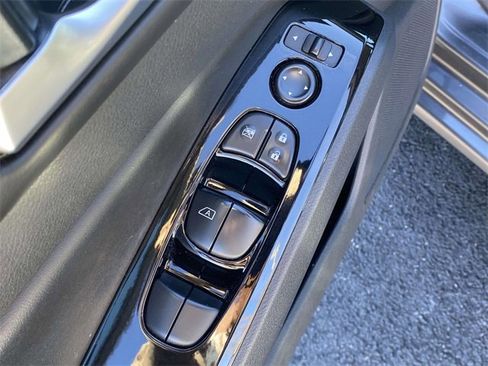 Used 2024 Nissan Altima 2.5 SR image 17