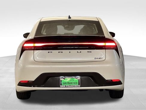 New 2026 Toyota Prius Plug-In Hybrid FWD image 4