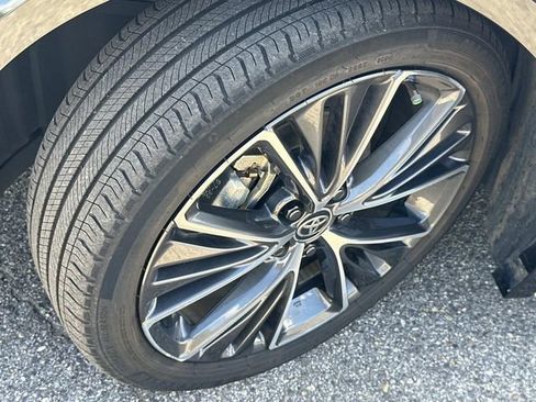 Used 2024 Toyota Prius XLE FWD image 14