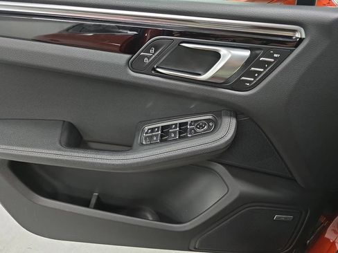 Certified 2023 Porsche Macan AWD/4WD image 23