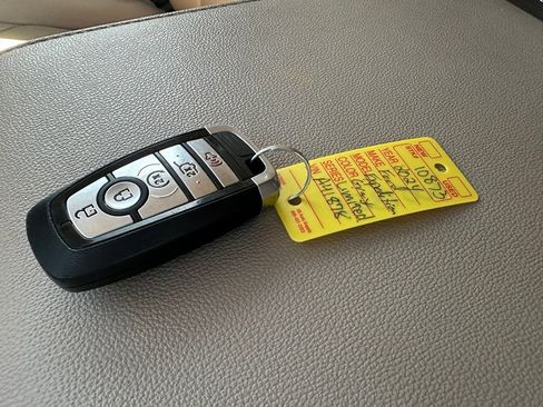 Used 2024 Ford Expedition Limited AWD/4WD image 8