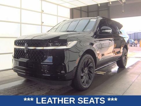 Used 2025 Lincoln Navigator L Reserve w/ Jet Appearance Package image 3