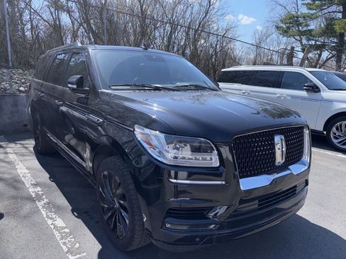 Used 2021 Lincoln Navigator L Reserve image 2