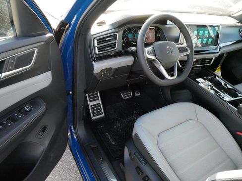 New 2025 Volkswagen Atlas Cross Sport SEL R-Line image 2