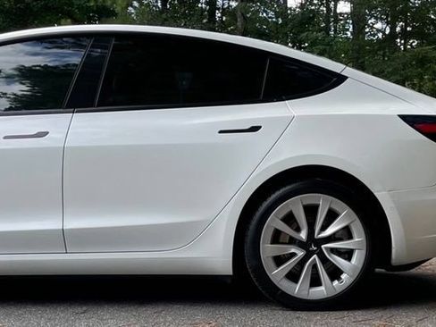 Used 2022 Tesla Model 3 Long Range AWD/4WD image 5