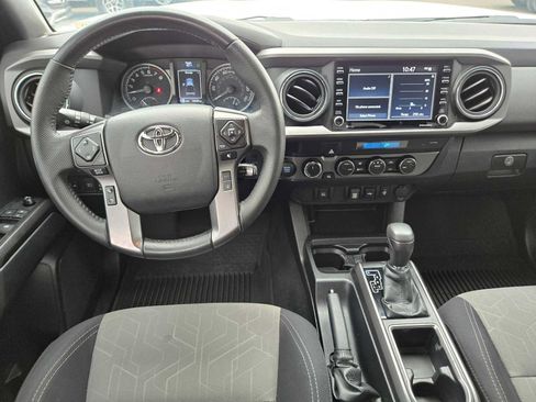 Certified 2022 Toyota Tacoma TRD Off-Road AWD/4WD image 23
