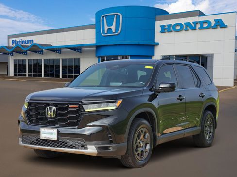 Used 2023 Honda Pilot TrailSport image 2