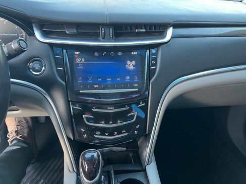 Used 2013 Cadillac XTS Premium image 21