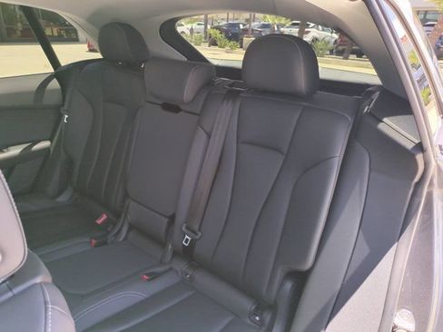 Used 2019 Audi Q8 Premium Plus AWD/4WD image 30