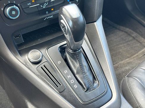 Used 2016 Ford Focus SE w/ Equipment Group 201A FWD image 32