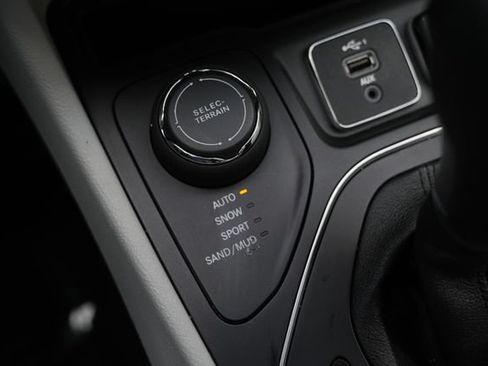 Used 2021 Jeep Cherokee Latitude Plus AWD/4WD image 53