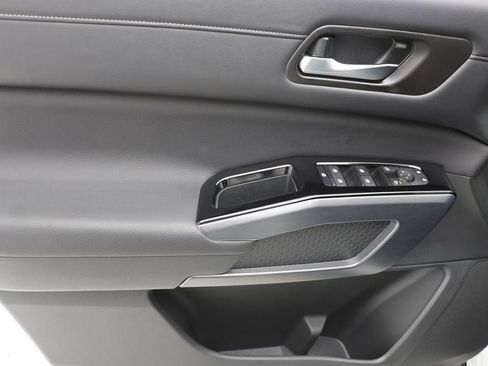 Used 2024 Nissan Pathfinder SL image 14