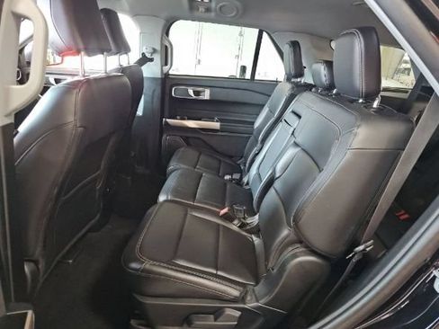 Used 2023 Ford Explorer XLT w/ Equipment Group 202A AWD/4WD image 4