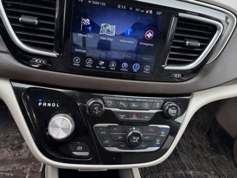 Used 2017 Chrysler Pacifica Touring-L Plus w/ Advanced Safetytec Group image 7