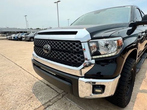 Used 2020 Toyota Tundra SR5 w/ SR5 Leather Package AWD/4WD image 4