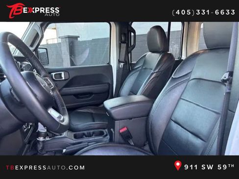 Used 2023 Jeep Wrangler Unlimited Sahara image 15