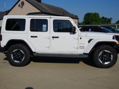 Used 2018 Jeep Wrangler Unlimited Sahara w/ Dual Top Group AWD/4WD image 2