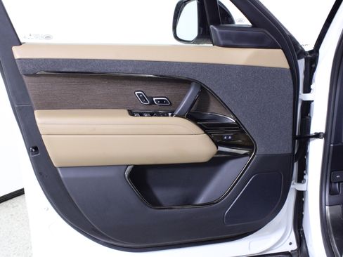 Used 2024 Land Rover Range Rover Sport SE image 22