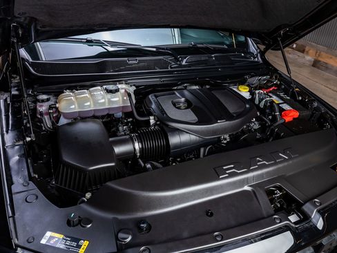 Used 2025 RAM 1500 Big Horn AWD/4WD image 40