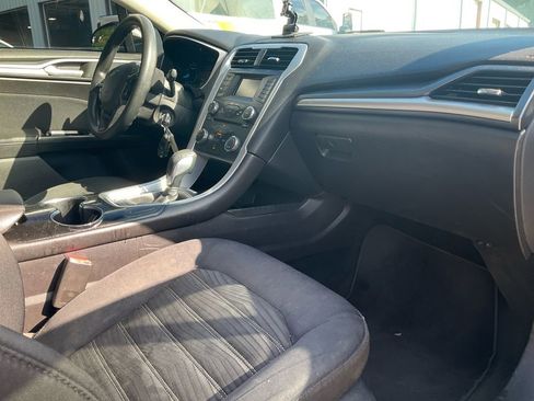 Used 2016 Ford Fusion SE FWD image 11