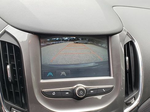 Used 2017 Chevrolet Cruze LT FWD image 19