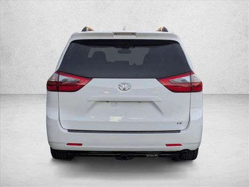 Used 2020 Toyota Sienna LE image 7