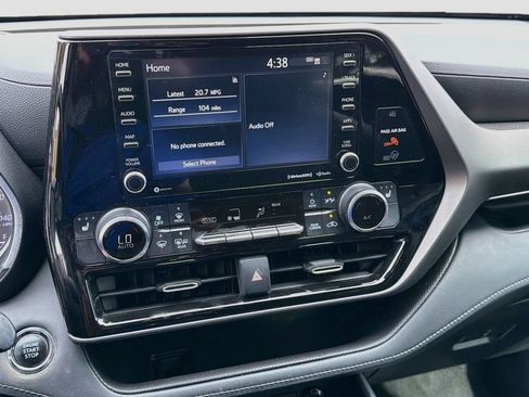 Used 2022 Toyota Highlander XLE FWD image 12