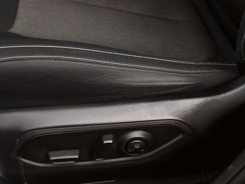 Used 2023 Jeep Grand Cherokee Laredo image 16