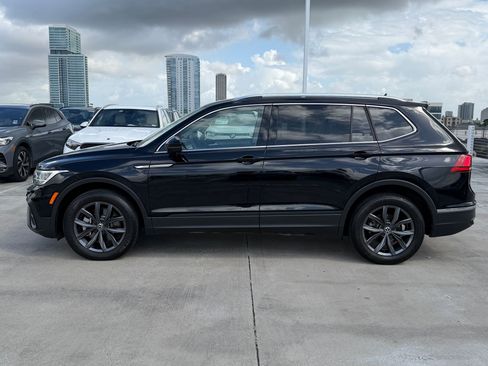Certified 2022 Volkswagen Tiguan SE image 2