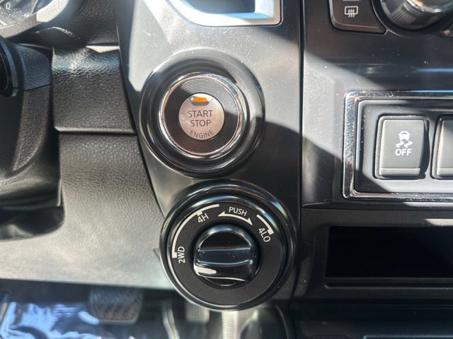 Used 2018 Nissan Titan SV w/ SV Convenience Package AWD/4WD image 33