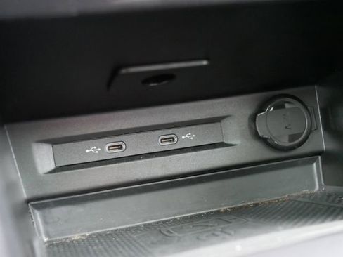 Certified 2024 Volkswagen Tiguan SE R-Line image 33