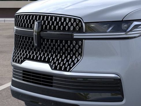 New 2026 Lincoln Navigator Reserve AWD/4WD image 17