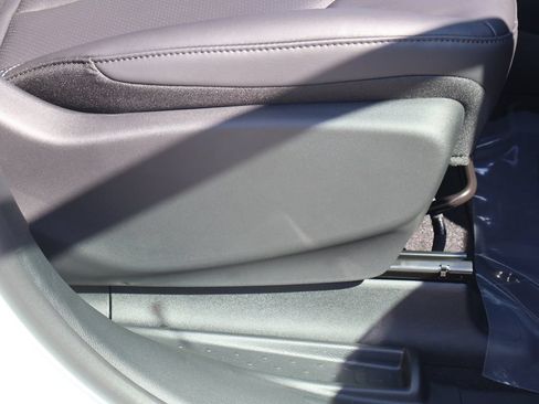 New 2027 Chrysler Pacifica Select FWD image 9