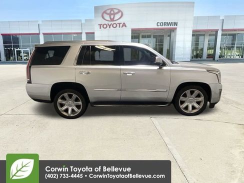 Used 2016 Cadillac Escalade Luxury image 9