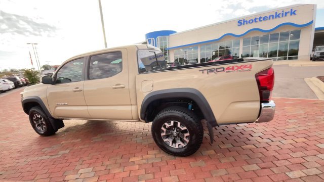 Used 2018 Toyota Tacoma TRD Off-Road AWD/4WD image 7