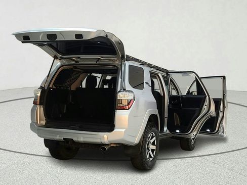 Used 2018 Toyota 4Runner TRD Off-Road image 11