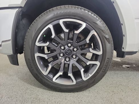 Used 2025 RAM 1500 Limited AWD/4WD image 9