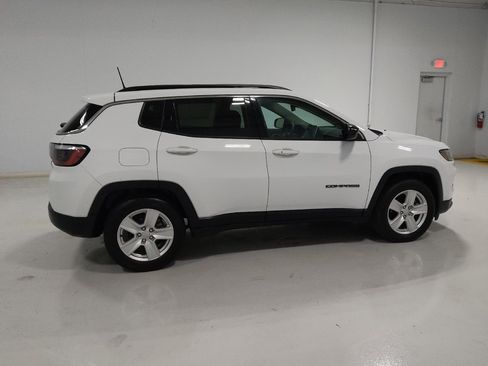 Used 2022 Jeep Compass Latitude FWD image 10