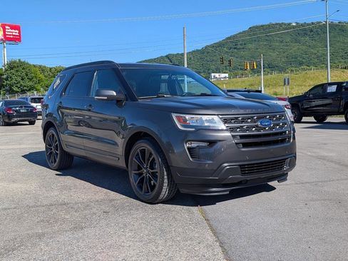 Used 2019 Ford Explorer XLT w/ Equipment Group 202A FWD image 6