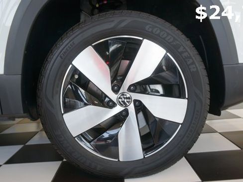 Certified 2025 Volkswagen Taos S image 90