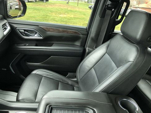 Used 2021 Chevrolet Suburban LT w/ LT Signature Plus Package image 24