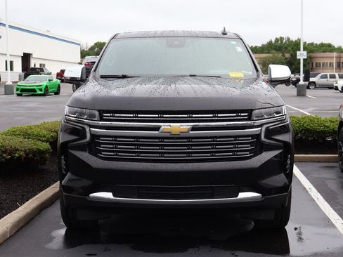 Used 2023 Chevrolet Suburban Premier w/ Premium Package AWD/4WD image 2