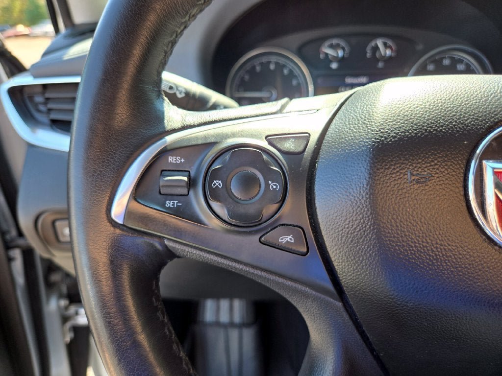 Used 2021 Buick Enclave Essence FWD image 29